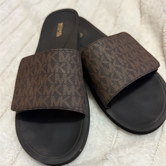 Michael Kors Slides - Picture 2 of 2